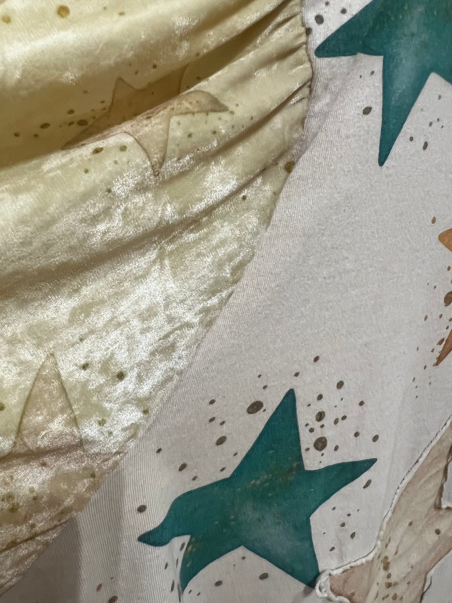 A Rare Bird Vintage Inspired Christmas Appliqué Top. Hi-Lo